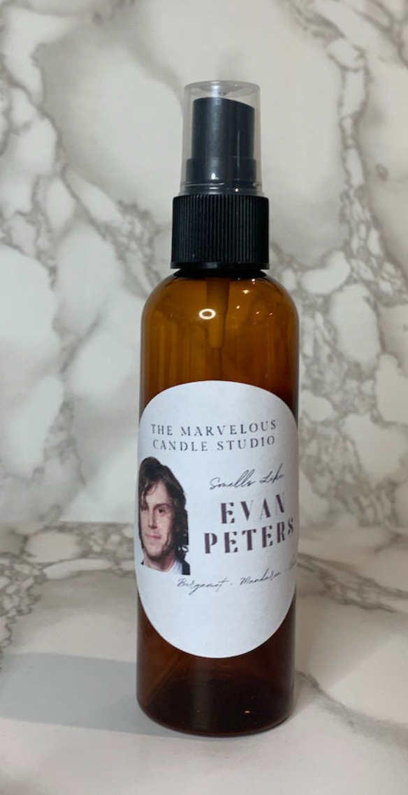 Perfumes y aerosoles para habitaciones de Evan Peters