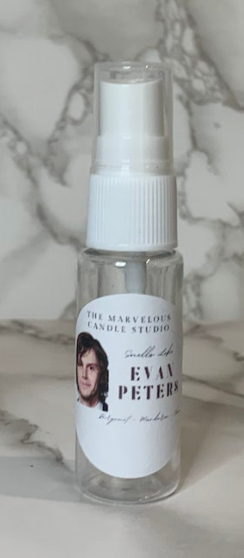 Perfumes y aerosoles para habitaciones de Evan Peters