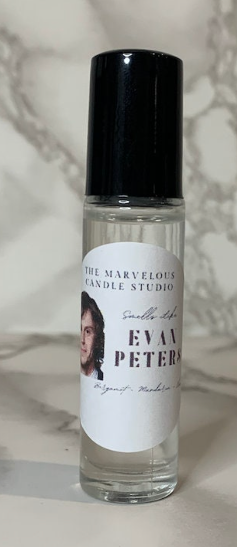 Perfumes y aerosoles para habitaciones de Evan Peters